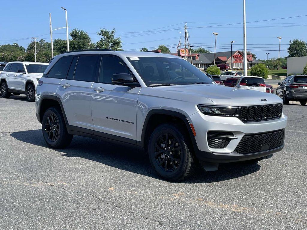 new 2025 Jeep Grand Cherokee car, priced at $40,980