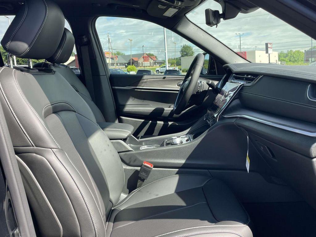 new 2025 Jeep Grand Cherokee car, priced at $46,816