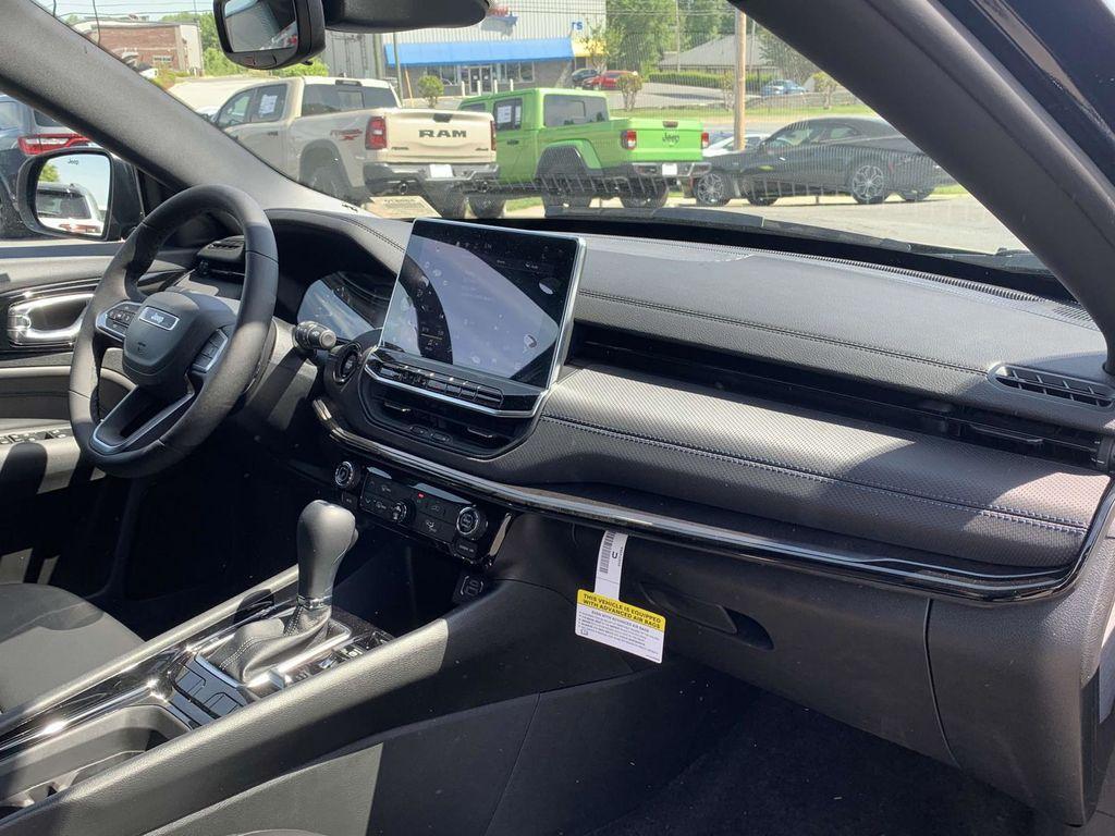new 2025 Jeep Compass car, priced at $27,558