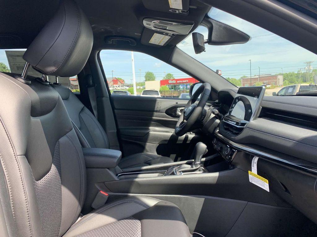 new 2025 Jeep Compass car, priced at $27,558