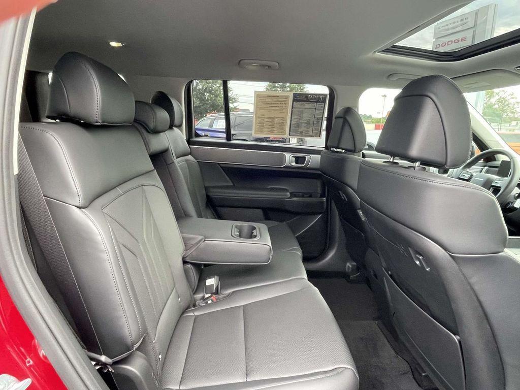 used 2025 Hyundai Santa Fe car, priced at $34,500