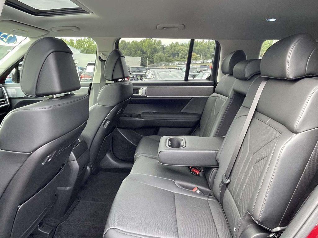 used 2025 Hyundai Santa Fe car, priced at $34,500