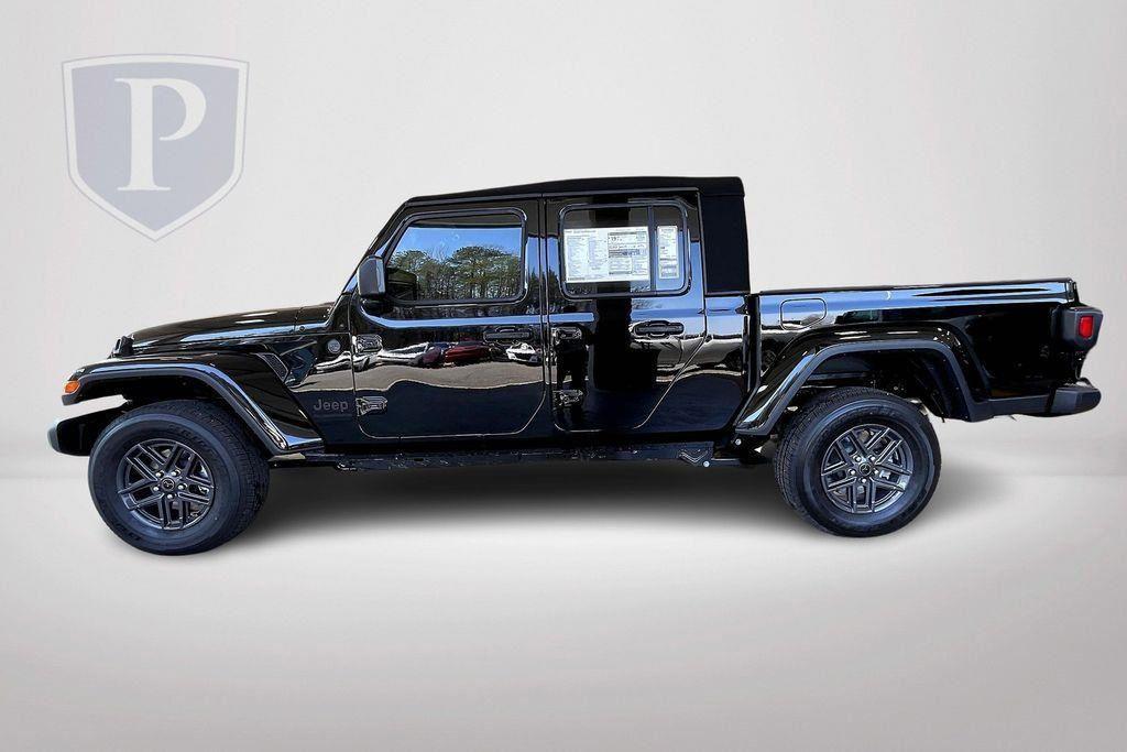 new 2024 Jeep Gladiator car, priced at $38,900