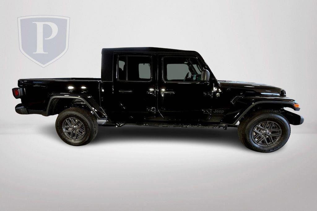 new 2024 Jeep Gladiator car, priced at $38,900