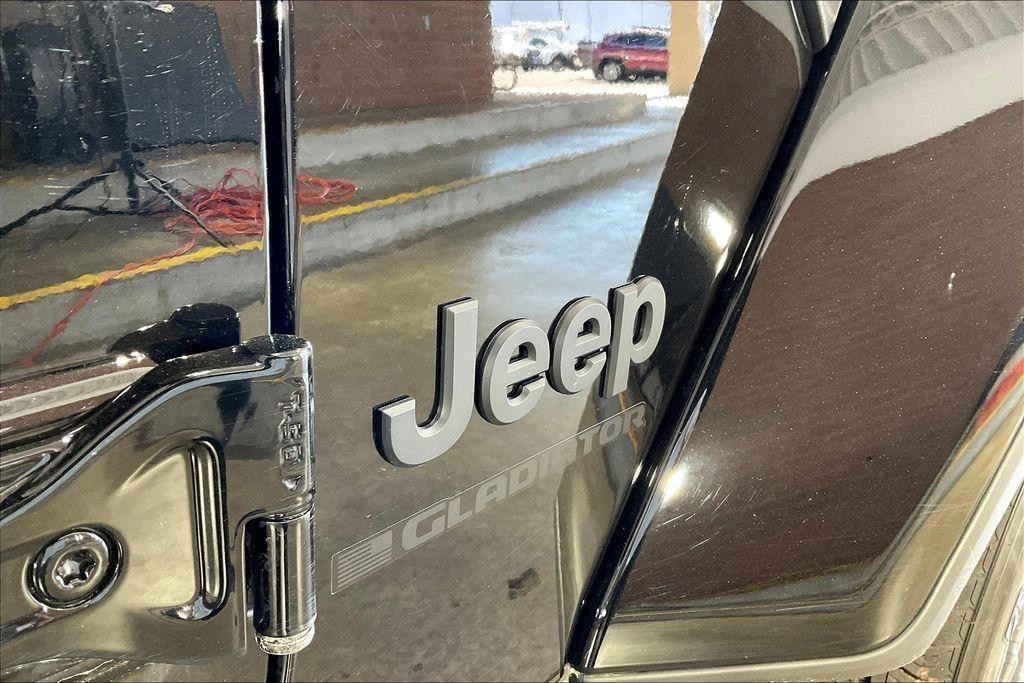 new 2024 Jeep Gladiator car, priced at $38,900