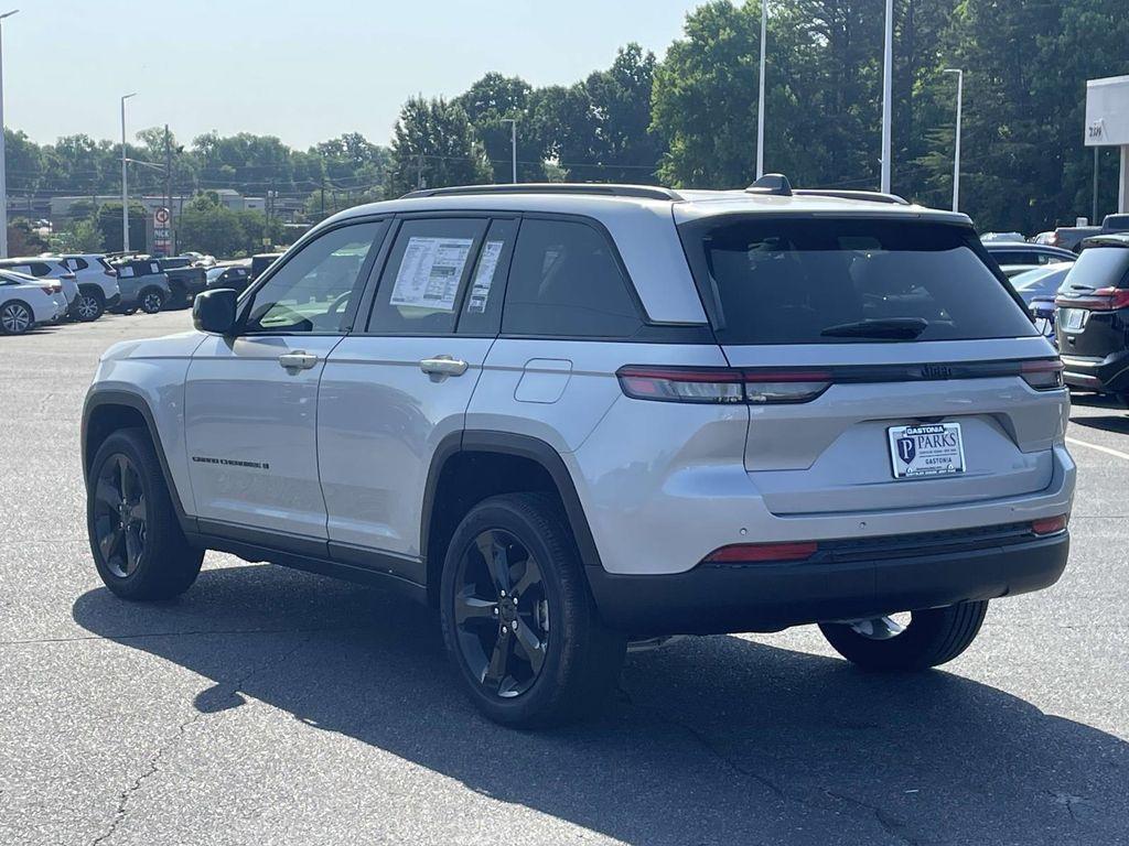 new 2025 Jeep Grand Cherokee car, priced at $42,920