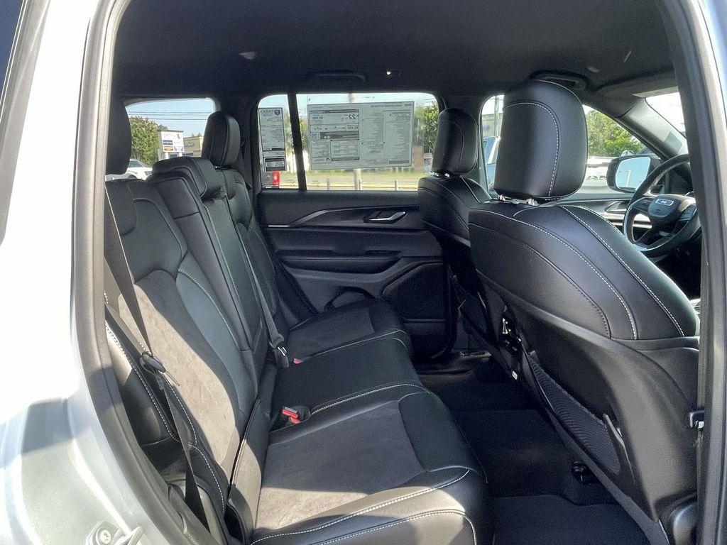 new 2025 Jeep Grand Cherokee car, priced at $42,920