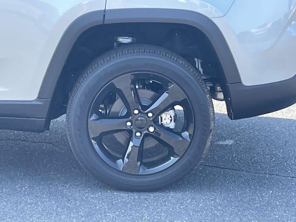 new 2025 Jeep Grand Cherokee car, priced at $42,920