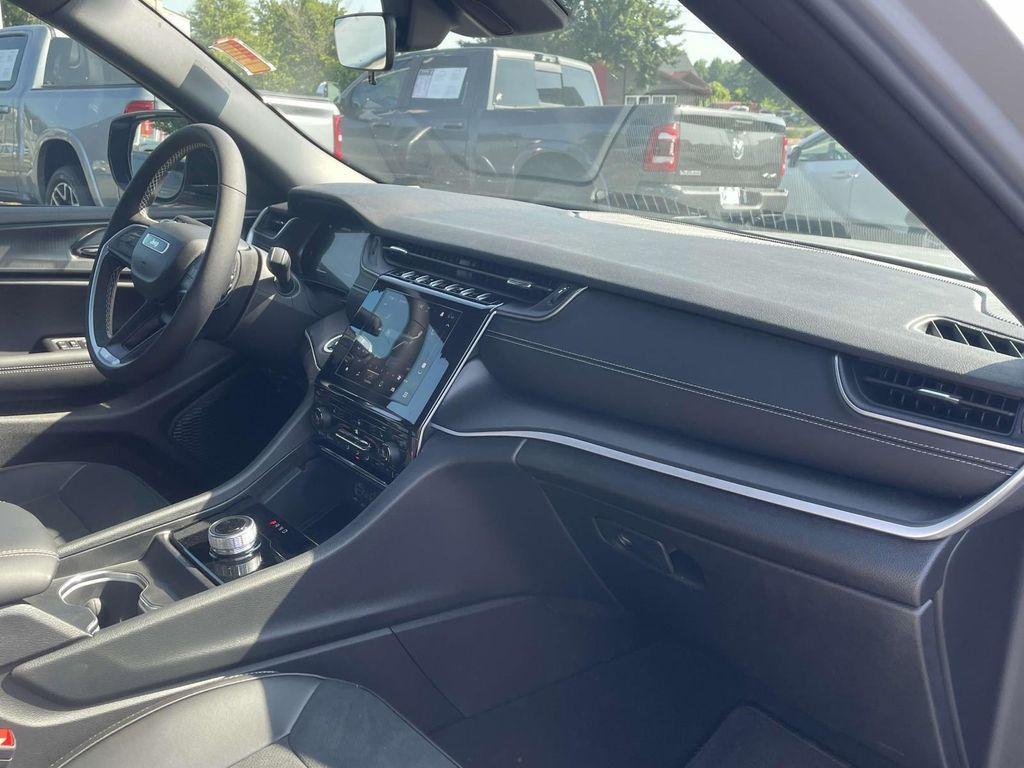 new 2025 Jeep Grand Cherokee car, priced at $42,920