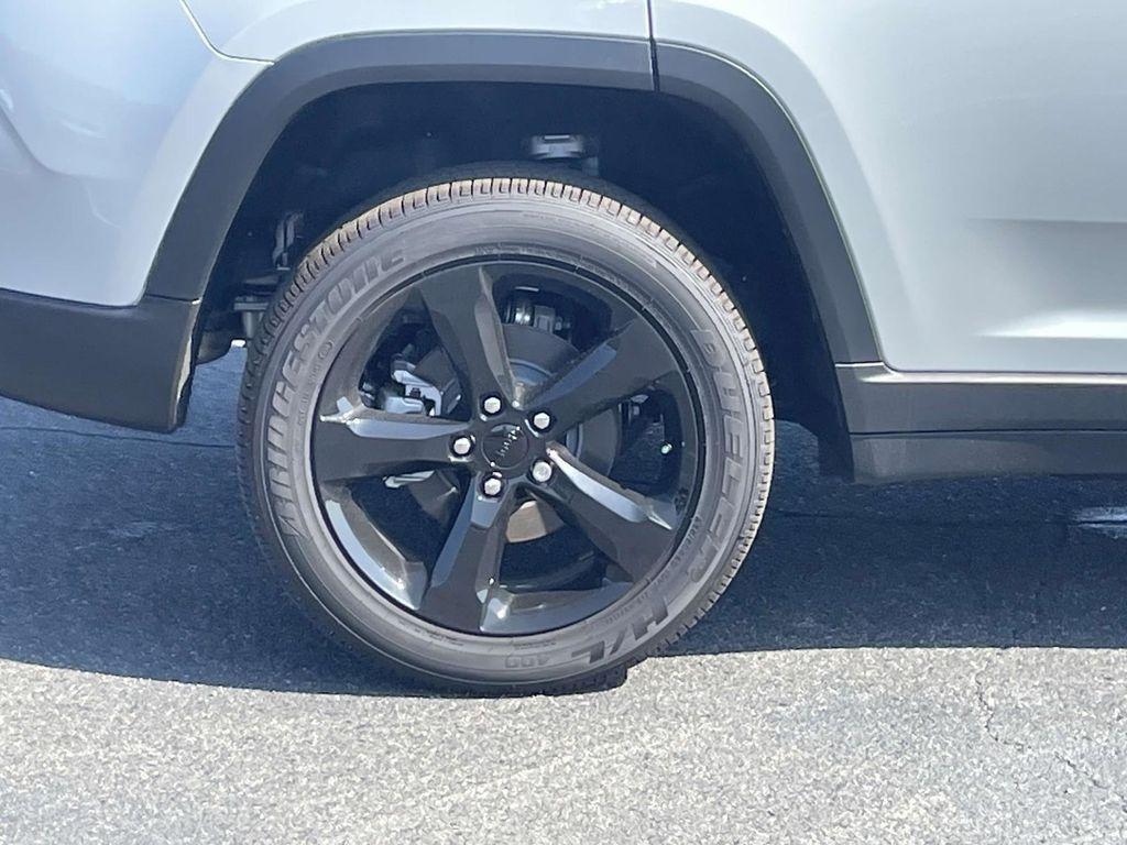 new 2025 Jeep Grand Cherokee car, priced at $42,920