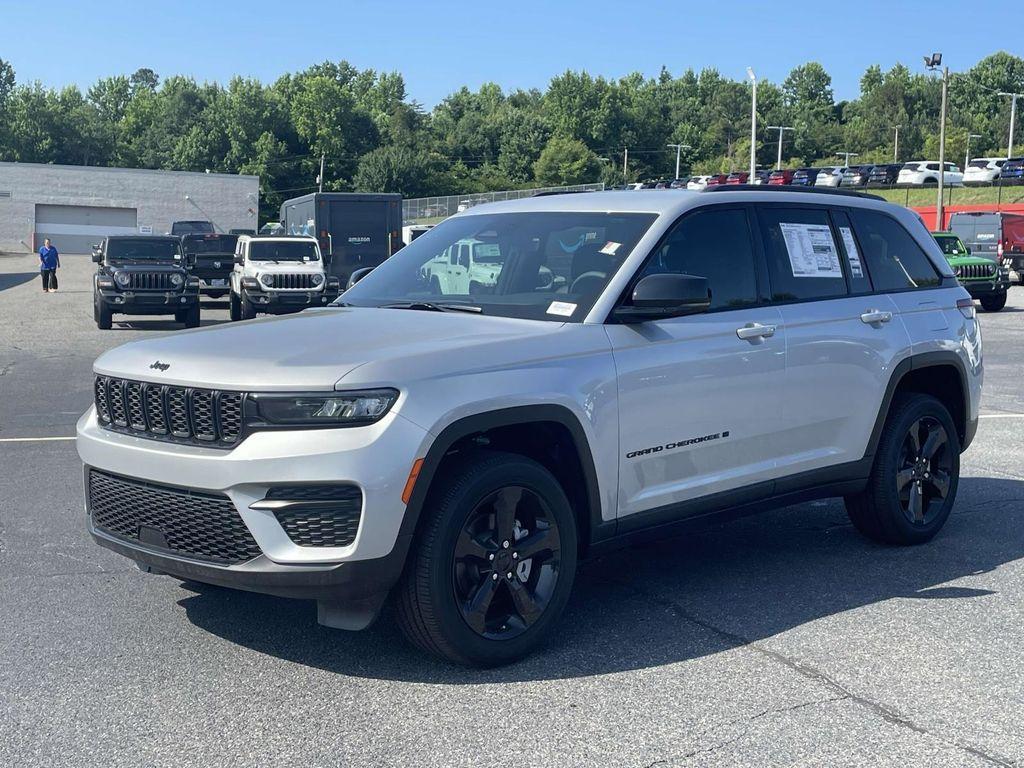 new 2025 Jeep Grand Cherokee car, priced at $42,920