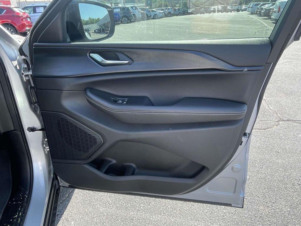 new 2025 Jeep Grand Cherokee car, priced at $42,920