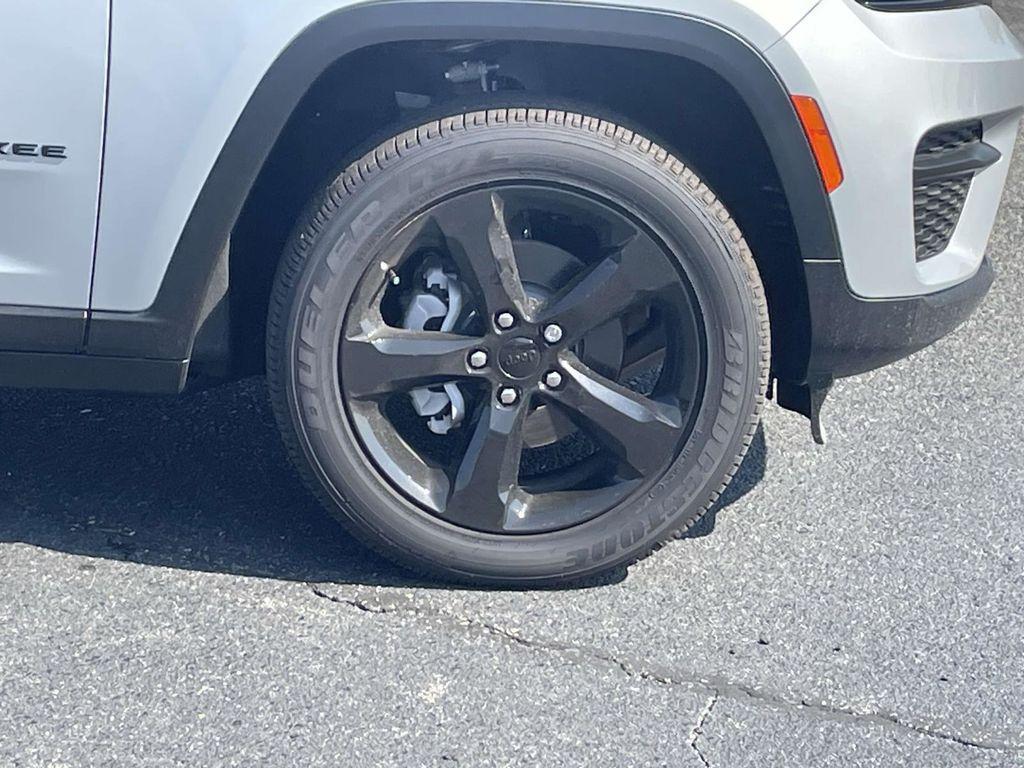 new 2025 Jeep Grand Cherokee car, priced at $42,920