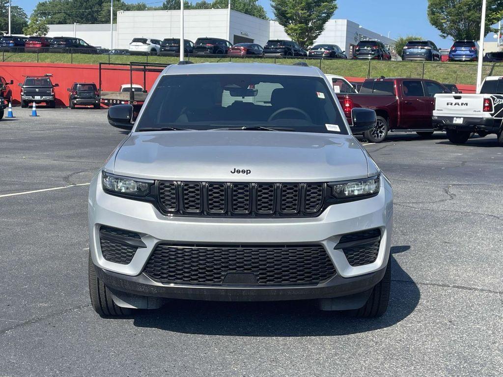 new 2025 Jeep Grand Cherokee car, priced at $42,920