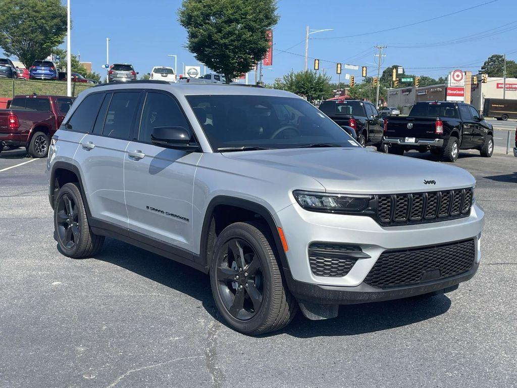 new 2025 Jeep Grand Cherokee car, priced at $42,920