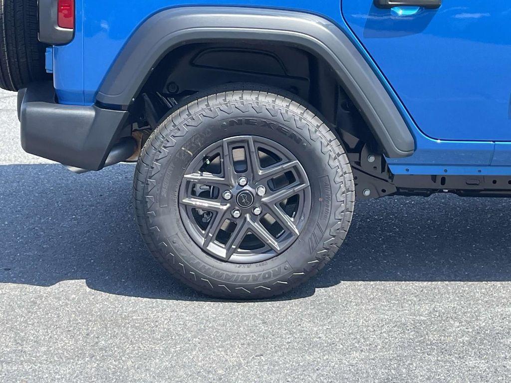 new 2025 Jeep Wrangler car, priced at $45,186