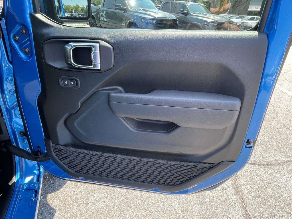 new 2025 Jeep Wrangler car, priced at $45,186