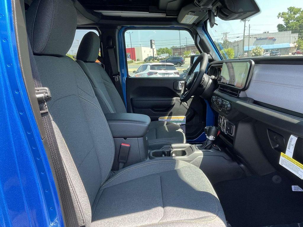 new 2025 Jeep Wrangler car, priced at $45,186
