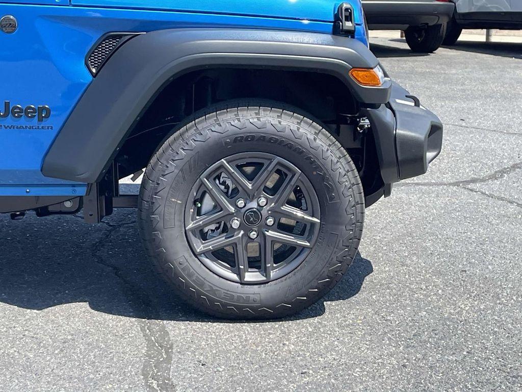 new 2025 Jeep Wrangler car, priced at $45,186