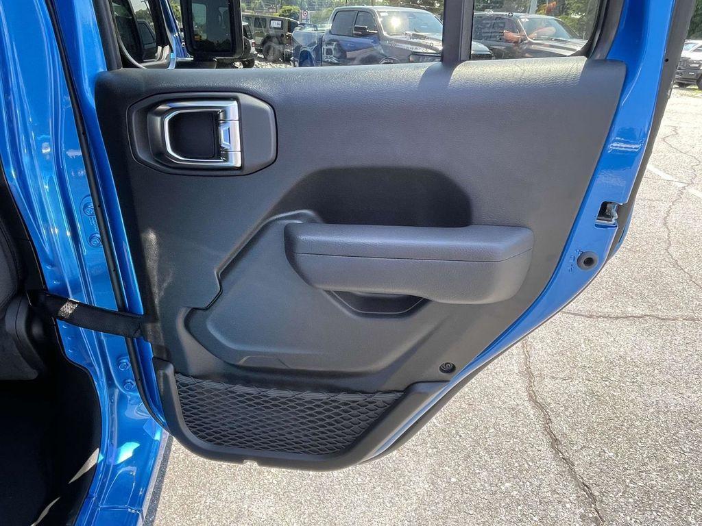 new 2025 Jeep Wrangler car, priced at $45,186
