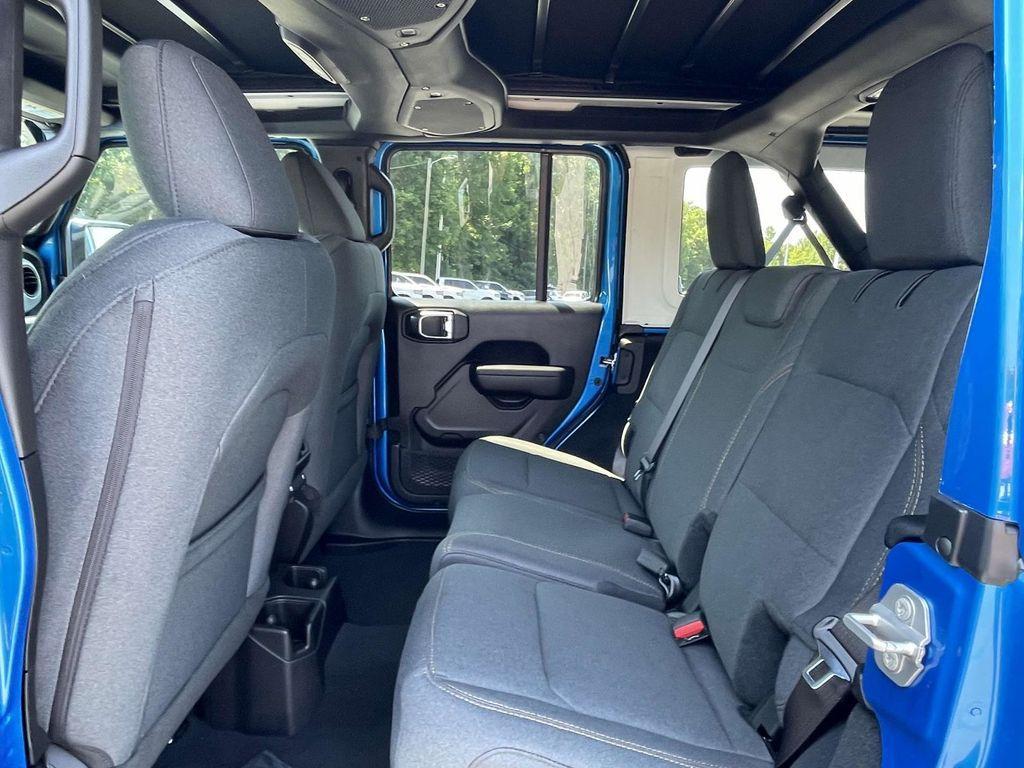 new 2025 Jeep Wrangler car, priced at $45,186