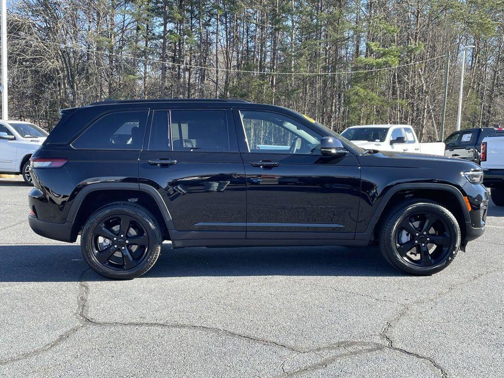 new 2025 Jeep Grand Cherokee car, priced at $49,210