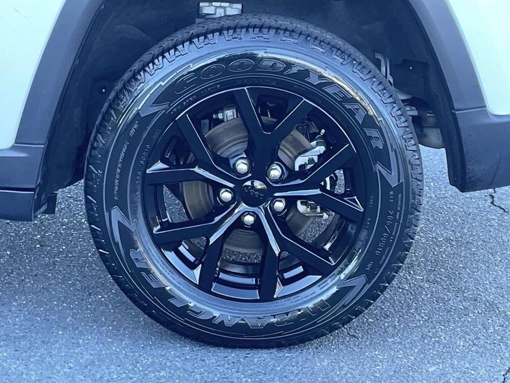 used 2024 Jeep Grand Cherokee car, priced at $30,500