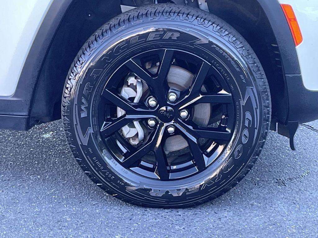 used 2024 Jeep Grand Cherokee car, priced at $30,500