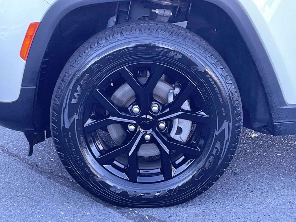 used 2024 Jeep Grand Cherokee car, priced at $30,500