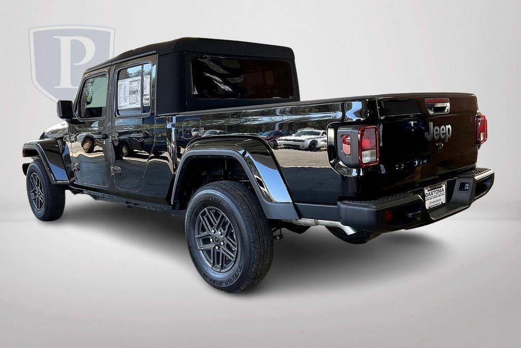 new 2024 Jeep Gladiator car, priced at $38,900