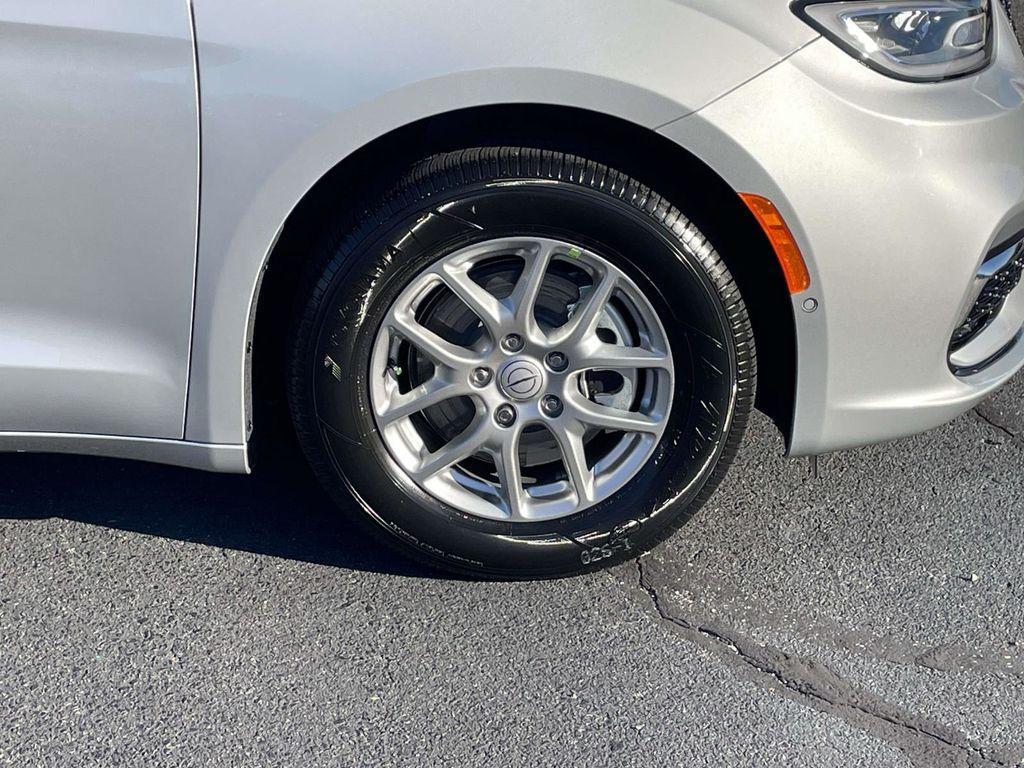 new 2026 Chrysler Pacifica car, priced at $43,640