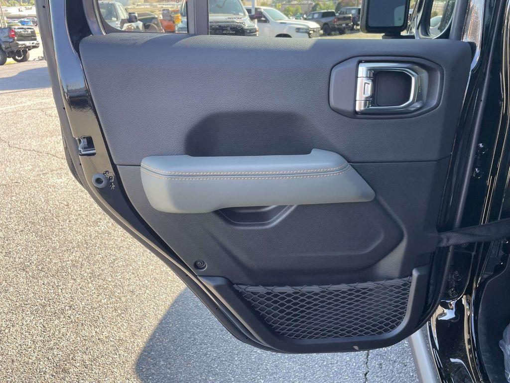 new 2025 Jeep Gladiator car, priced at $54,190