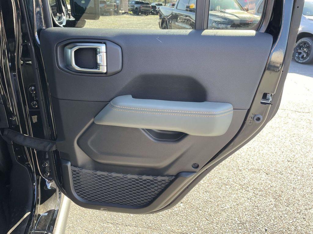 new 2025 Jeep Gladiator car, priced at $54,190