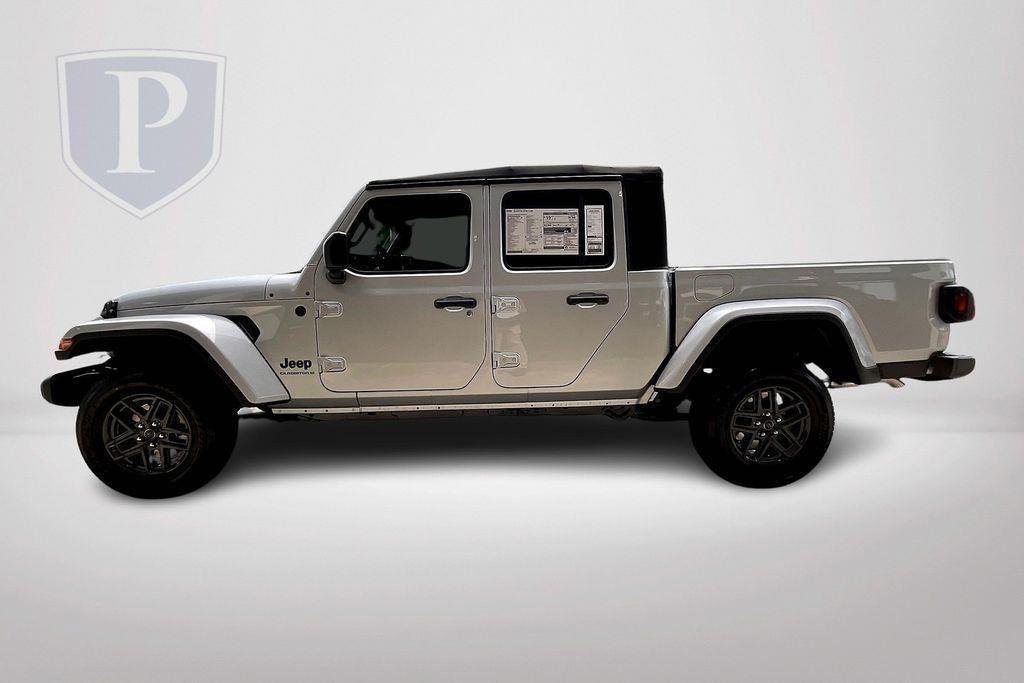 new 2024 Jeep Gladiator car, priced at $38,900