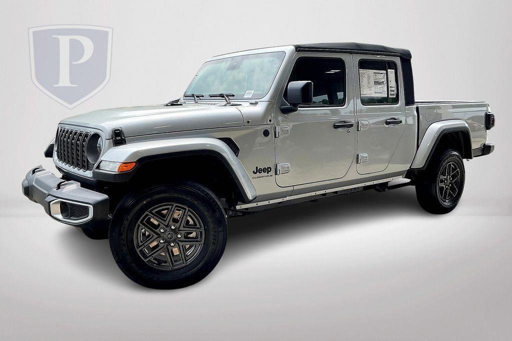 new 2024 Jeep Gladiator car, priced at $38,900