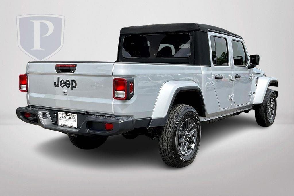 new 2024 Jeep Gladiator car, priced at $38,900