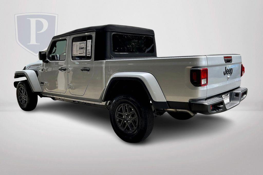 new 2024 Jeep Gladiator car, priced at $38,900