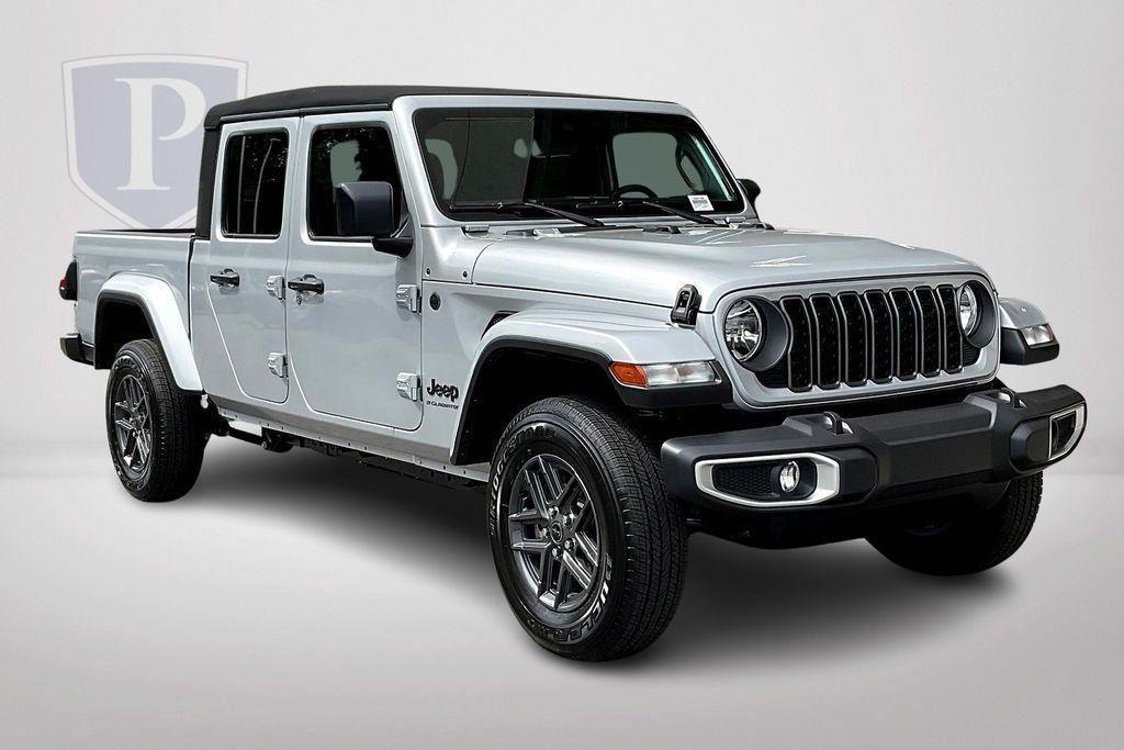 new 2024 Jeep Gladiator car, priced at $38,900