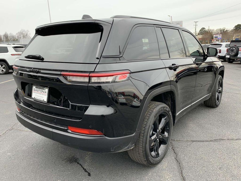 new 2025 Jeep Grand Cherokee car, priced at $39,925