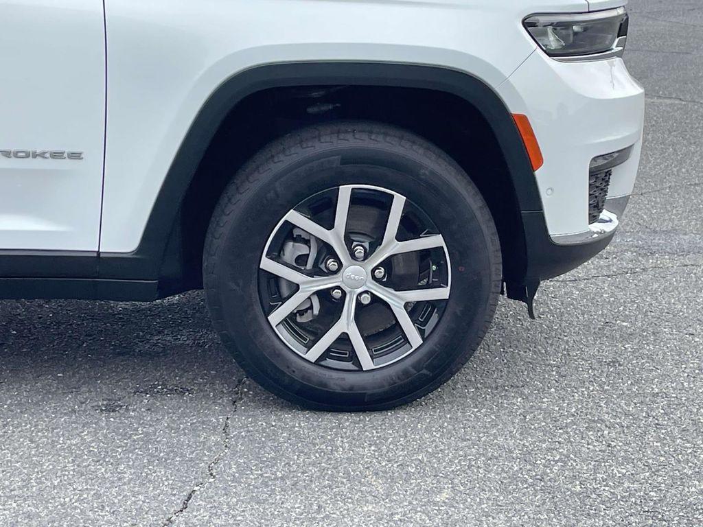 new 2025 Jeep Grand Cherokee L car, priced at $44,995