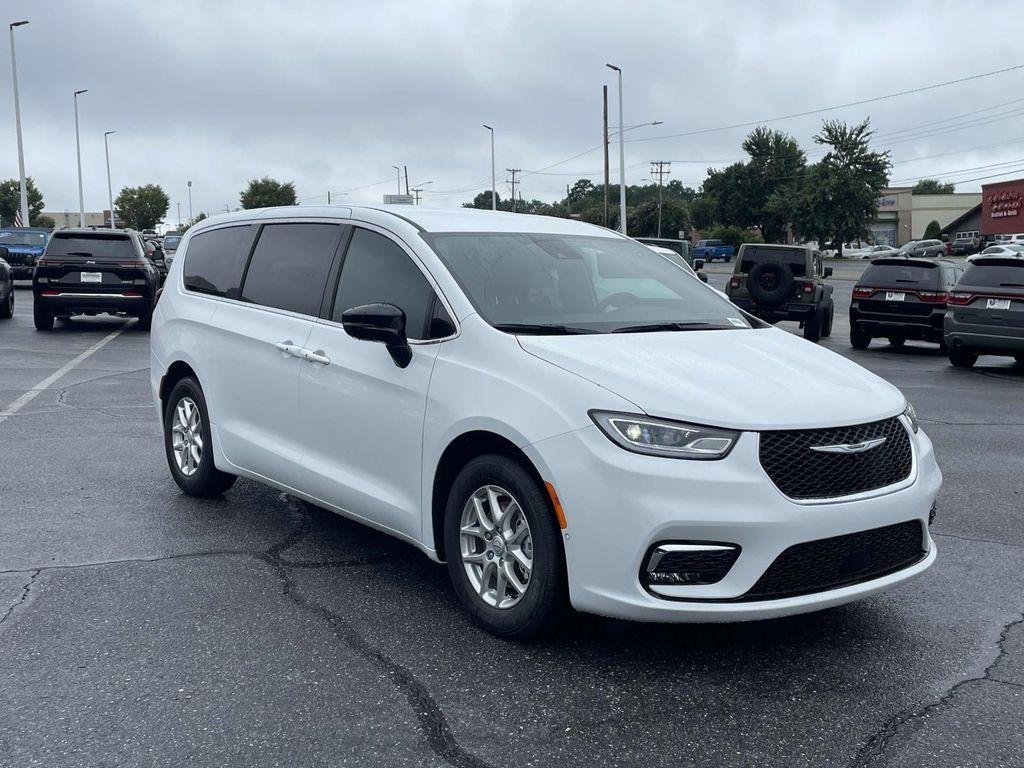 new 2025 Chrysler Pacifica car, priced at $43,475