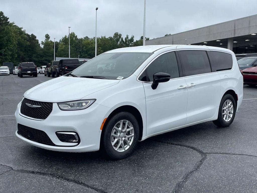 new 2025 Chrysler Pacifica car, priced at $43,475