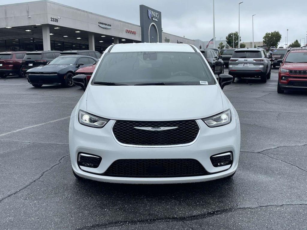 new 2025 Chrysler Pacifica car, priced at $43,475