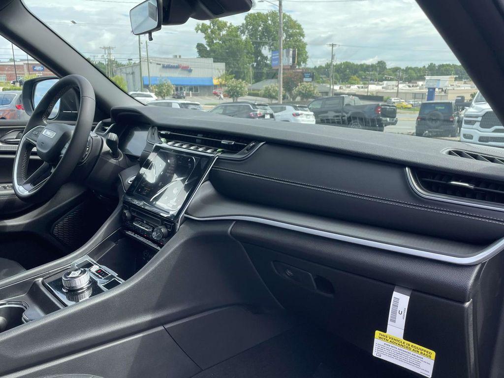 new 2025 Jeep Grand Cherokee L car, priced at $30,495