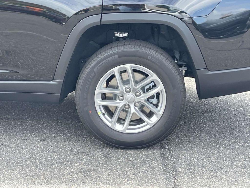 new 2025 Jeep Grand Cherokee L car, priced at $30,495