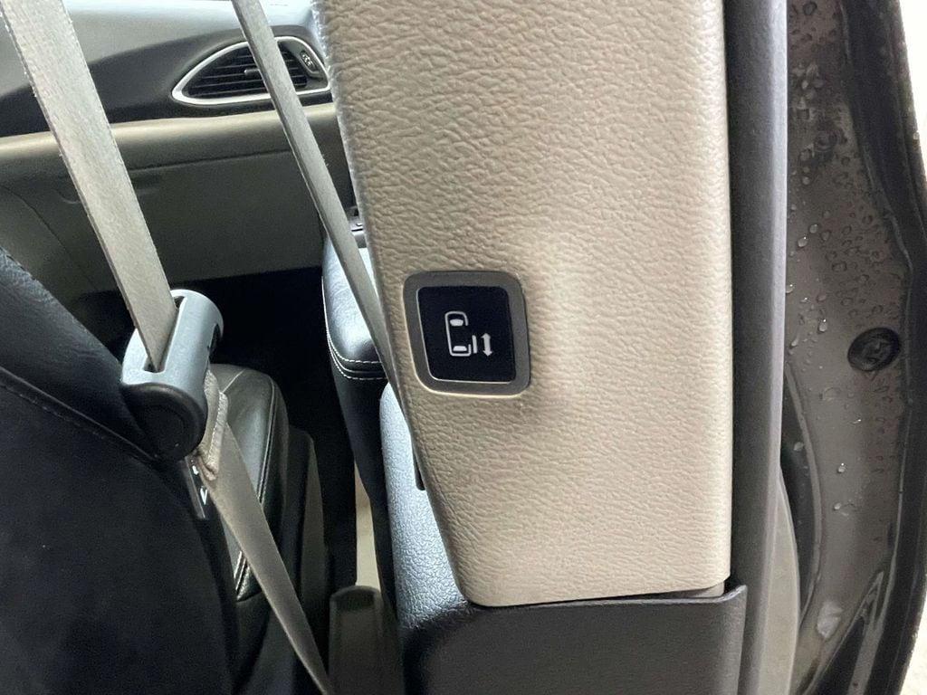 used 2022 Chrysler Pacifica car, priced at $22,293