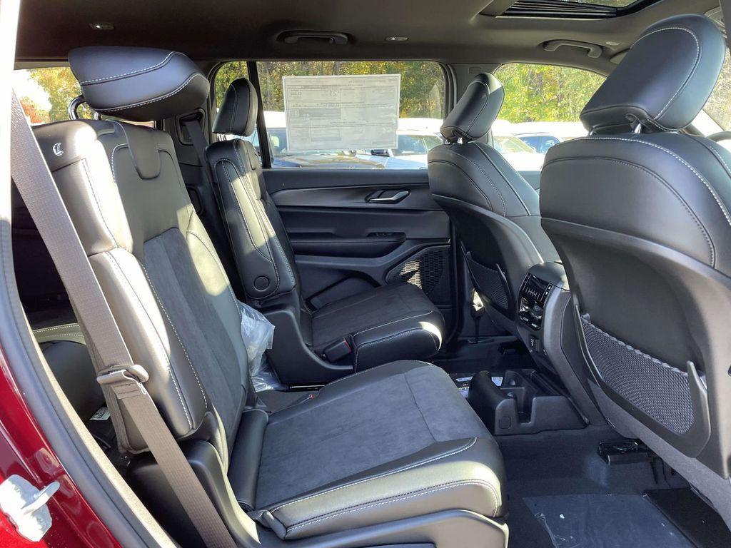 new 2025 Jeep Grand Cherokee L car, priced at $44,370