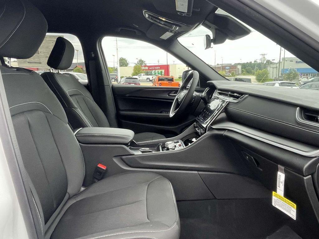 new 2025 Jeep Grand Cherokee L car, priced at $31,530