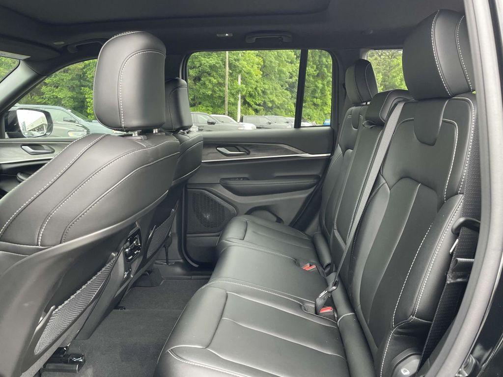 new 2025 Jeep Grand Cherokee car