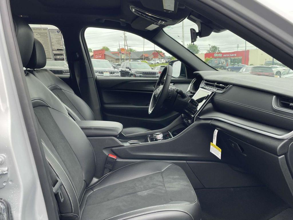 new 2025 Jeep Grand Cherokee L car